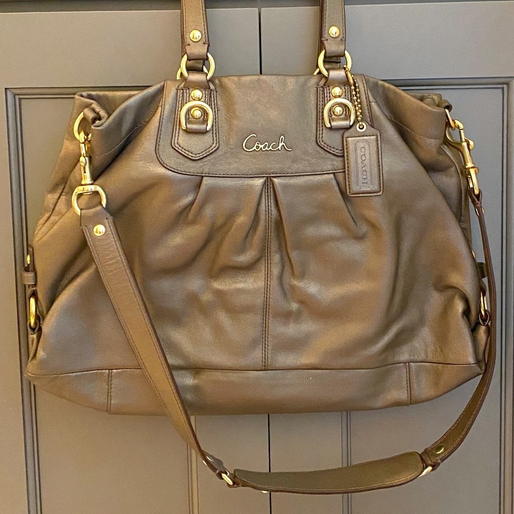 COACH GOLD PURSE